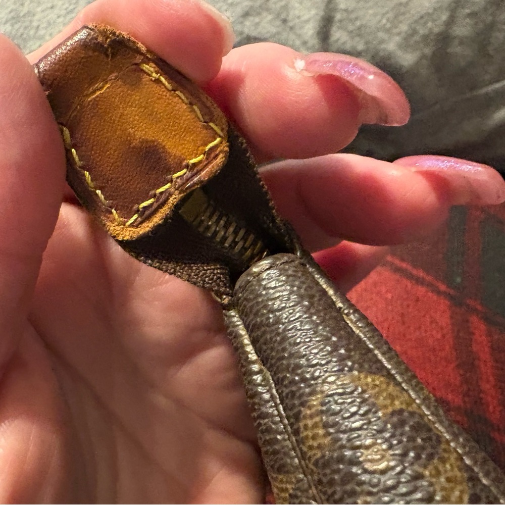 XSOLDX Louis Vuitton Pochette Accessoires Monogram Shoulder Bag Authentic - Picture 14 of 15